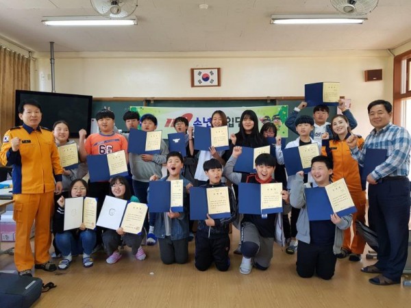 예당중학교 소년단 단체사진.jpg